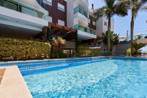 1021 Apartamento em condomínio com piscina localizado na Avenida da praia do centro de Bombinhas